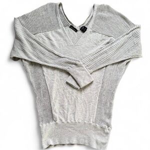 grey v-neck dolman sleeve cashmere blend sweater. M